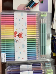 Ensemble de papeterie certifié EN71 ASTM de 28 pièces pour artistes et étudiants avec crayons de couleur macaron en plastique et <span class=keywords><strong>crayon</strong></span> avec taille-<span class=keywords><strong>crayon</strong></span> - Product Image 2