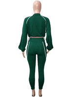 Ensemble décontracté 2 pièces pour femme : veste coupe-vent courte à capuche zippée et short cycliste rayé taille haute sans coutures, écologique