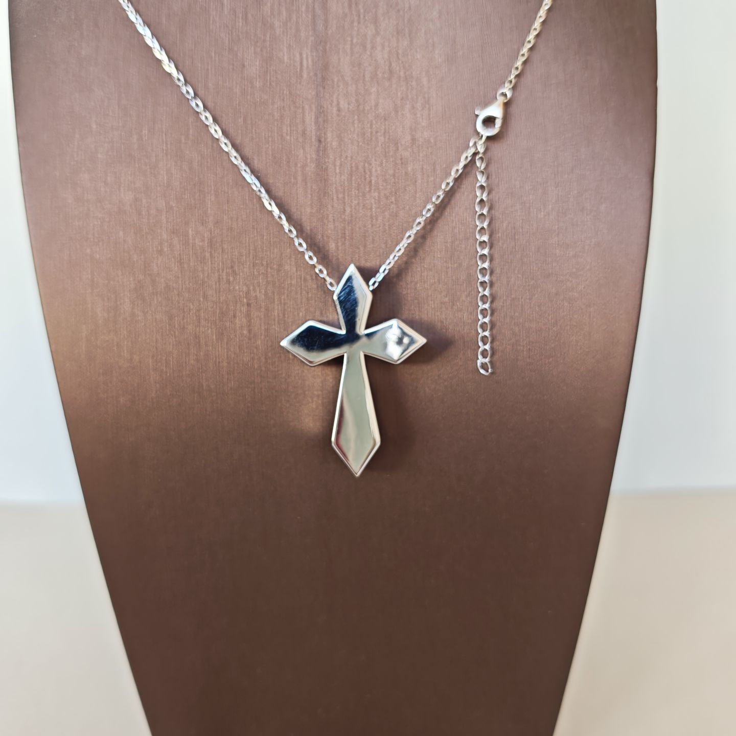 How to Choose Fine Pendant Necklaces: A Complete Buying Guide