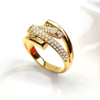 Bague élégante torsadée géométrique en zircon plaqué or, superposable, pour femme, bijoux de mode, vente en gros