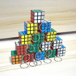 Venta al <span class=keywords><strong>por</strong></span> <span class=keywords><strong>mayor</strong></span> Mini 3x3 <span class=keywords><strong>cubo</strong></span> mágico creativo juguetes educativos divertidos para niños premio de jardín de infantes niños llaveros joyería regalo colgante - Product Image 1