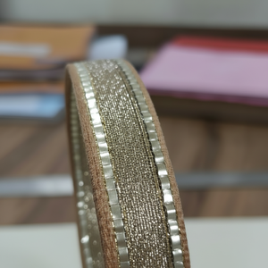 Belle garniture en dentelle satinée pour saris hauts robes et écharpes approvisionnement en gros pour l'exportation usines de vêtements de mode - Product Image 1