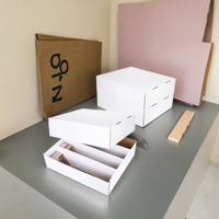 Boîte d'emballage de chaussure en carton de luxe avec logo personnalisé papier d'art de haute qualité de 2mm pour chaussettes bougies fourrure avec impression de gaufrage
