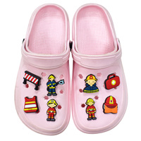 Breloques de chaussures en gros pour combinaisons de pompier, cadeaux promotionnels, décorations de chaussures, breloques pour sabots de pompier, extincteur, pompier