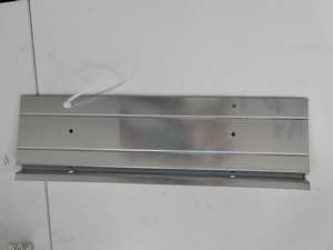 Socle de <span class=keywords><strong>sol</strong></span> FHA-7 de 1/2 pouce, design moderne, acier galvanisé pour usage hôtelier - Product Image 4