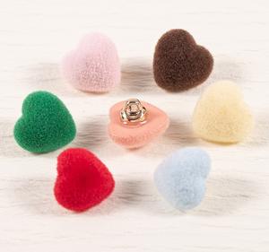 Cardigan en <span class=keywords><strong>velours</strong></span> vintage pour <span class=keywords><strong>femme</strong></span> avec boutons en alliage en forme de cœur colorés de 20 L, accessoires de couture pour vêtements - Product Image 4