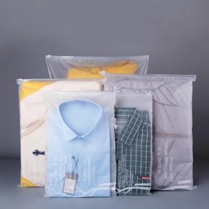Sacs d'emballage pour vêtements personnalisés VANTUR en CPE transparent refermable avec fermeture éclair, imprimés par sérigraphie, avec glissière et fermeture éclair givrée - Product Image 5