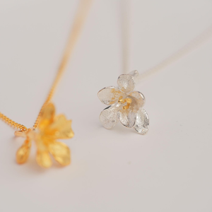 Collar de Flores de Fresia con Forma de Mariposa, Chapado en Oro, con Cadena de Latón, para Novias, un Susurro de <span class=keywords><strong>Amistad</strong></span> <span class=keywords><strong>y</strong></span> Amor Puros - Product Image 4