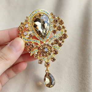 Novo Estilo de Broche Retro de Casamento Unissex com Cristais Coloridos e Alfinete de Liga de Ródio - Product Image 4