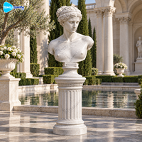 Buste classique en marbre romain, sculpture en pierre sculptée à la main, décor personnalisé sur piédestal pour villa, jardin, musée, cour, hôtel