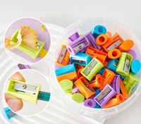 Taille-crayon manuel à prix d'usine, mini taille-crayon portable en plastique personnalisé pour crayons de couleur standard, fournitures de bureau pour étudiants