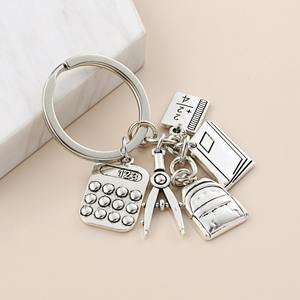Llavero <span class=keywords><strong>de</strong></span> Regalo para Estudiantes y Profesores con Compás/Regla Triangular/<span class=keywords><strong>Calculadora</strong></span>/Cinta Métrica al por Mayor - Product Image 3