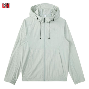 Vêtements résistants au soleil Vêtements hydrophobes à séchage rapide respirants pour l'extérieur UPF50 + Bande coupe-vent à capuche noire - Product Image 1