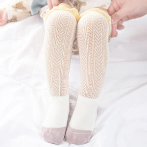 Chaussettes hautes pour bébé, longues en coton, avec design en maille douce pour l'été et l'intérieur, chaussettes de ramper pour nourrissons avec genouillères - Product Image 2