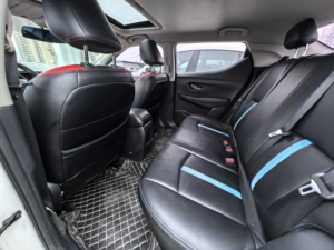Nissan Lannia 2018, Sedán 1.6L CVT - Motor HR16DE de Bajo Consumo, Techo Solar Eléctrico, Asientos Ajustables, Experiencia de Conducción Suave - Product Image 5