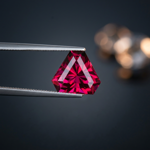 Granat Umbalite rose-rouge naturel de qualité excellente, taille triligne, 4,91 CT, provenant de Tanzanie, 9,8x9,8x6,9 mm - Product Image 2