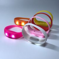 Bracelet en silicone LED personnalisé avec logo, activé par le son et le mouvement, pour discothèque, concert, fête, bracelet clignotant