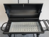 Barbecue moderne en fer avec assemblage facile et revêtement en poudre, réglable pour les occasions et les fêtes en extérieur