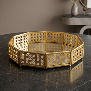 Bandeja Decorativa Octogonal Chapada en Oro con Base de Espejo con Patrón Geométrico, Estilo Moderno - Product Image 1
