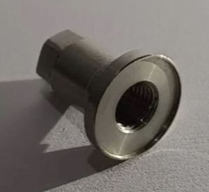 Tuerca de inserción hexagonal de acero al carbono personalizada, galvanizada y niquelada, mecanizada, para ferretería de muebles y minería - Product Image 1