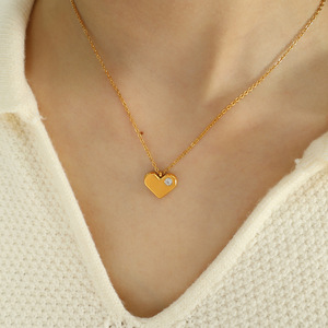 Collar con colgante en forma de corazón chapado en oro con circonita para mujer, uso diario - Product Image 4