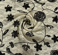 Tissu en organza de dentelle ivoire délicat, orné de broderies florales en sequins noirs scintillants pour mariage et garçons