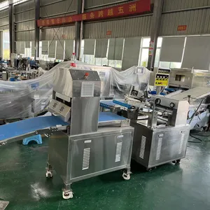 Small Pao Steamed Bun Stuffed Bun Momo Forming Machine for food plant