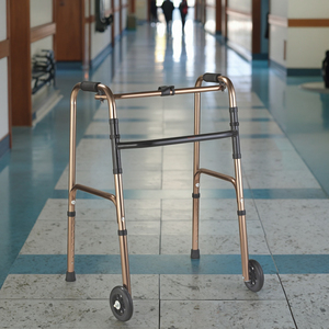 Andador de aluminio directo de fábrica al por mayor con ruedas de color marrón para el cuidado de la salud - Product Image 3