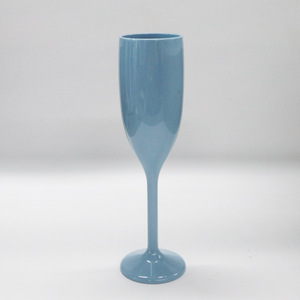 كؤوس نبيذ بلاستيكية حمراء وشفافة ملونة سعة 201-300 مل، كلاسيكية وصديقة للبيئة وقابلة لإعادة الاستخدام للبار والمطعم والحفلات - Product Image 4