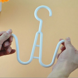 Bán Buôn Màu Đen Và Trắng Dép Đi Trong Nhà Nhựa Giày Móc Áo Hiển Thị Giày Móc Áo Cho Treo - Product Image 4