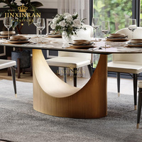 Moderner Luxus-Esstisch aus Sinterstein mit ovaler Marmoroptik und Goldadern, Säulenfuß, 6-Sitzer Esszimmer-Set für Zuhause und Hotel