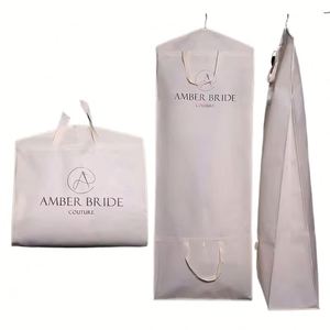Housse de costume et sac de courses pliable double usage, personnalisable avec logo, en non-tissé épais, imprimé, anti-poussière et écologique - Product Image 1