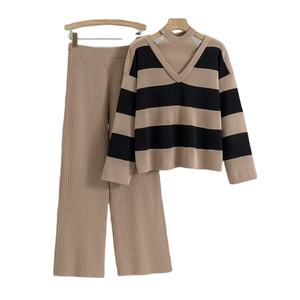 Produits en gros Ensembles pour femmes Color Block Confortable Pull tricoté à col irrégulier Pull en cachemire décontracté à manches longues - Product Image 1