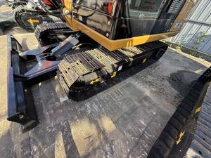 Excavatrice compacte CAT 305.5 d'occasion, performances de fonctionnement fluides, force de creusement élevée, faible nombre d'heures de travail, idéale pour les chantiers étroits - Product Image 5
