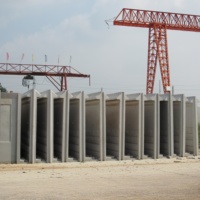 Clôture en béton préfabriqué préemoulé avec des moules en acier de soutien pour la construction