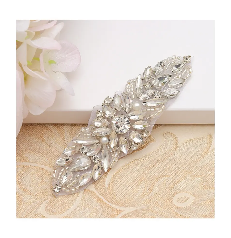 Abito fatto a mano con strass in cristallo e caramelle accessori per abiti da sposa con motivi in argento e cristalli per abiti da sposa