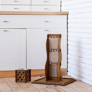 Griffoir vertical moderne et haut avec design Zag, mobilier et jouet pour animaux de compagnie - Product Image 1