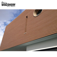 Panneau WPC imperméable pour décoration extérieure de façade de maison Revêtement mural composite léger et durable anti-UV en plastique