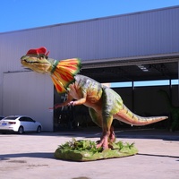 Dinosaure animatronique Dilophosaurus pulvérisant de l'eau, robot de simulation avec bouche, couronne, cou, corps et queue mobiles pour parc à thème