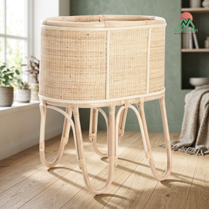 Esta cuna para bebé está hecha de ratán natural. La cuna de ratán Nhat Minh presenta un diseño rústico; sirve como decoración fotográfica. - Product Image 4