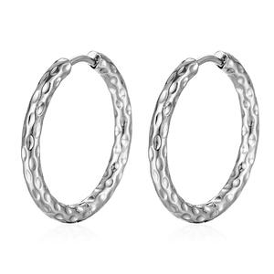 <span class=keywords><strong>Orecchini</strong></span> a <span class=keywords><strong>cerchio</strong></span> Huggie Huggie Hoop da donna con motivo a martello placcato <span class=keywords><strong>in</strong></span> oro 18K - Product Image 4