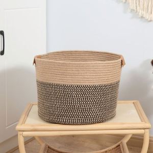 ตะกร้าหวายเทียมแบบมีฝาปิด ตะกร้าซักผ้าคุณภาพสูง 3 ชั้น ติดผนัง ชุด 2 ใบ - Product Image 4