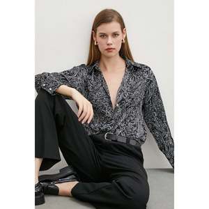 Camisa de Satén con Estampado Paisley, Blusa Informal Negra con Botones para Mujer, Uso Diario - Product Image 1