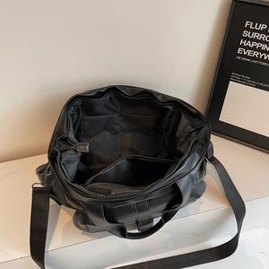 <span class=keywords><strong>Sac</strong></span> fourre-tout à bandoulière de luxe pour femmes à la mode en matériau PU Portable avec fermeture à glissière conception d'épaule à fronde personnalisée - Product Image 4