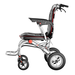 Sedia a Rotelle Premium Pieghevole con Telaio in Lega di Alluminio, Sedile Ergonomico Rimovibile in Pelle Lavabile, Ruote a Nido d'Ape da 12 Pollici e Asta di Traino - Product Image 4