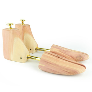 Supporto per scarpe in legno di cedro regolabile basi per scarpe in legno massello con molla antirughe a forma di exponder per scarpe - Product Image 5