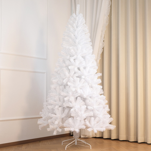 شجرة عيد الميلاد البيضاء الكثيفة من البولي فينيل كلوريد، ذات أطراف مسطحة، متوفرة بأحجام كاملة، زينة قائمة بذاتها لتزيين الفنادق والمراكز التجارية - Product Image 1