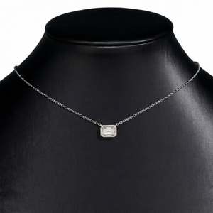 สร้อยคอเพชรทรงมรกตแพลตตินั่ม ได้รับการรับรองจาก GIA สี D ธรรมชาติ ดีไซน์เรียบง่ายสำหรับผู้หญิง สวมใส่ได้ทุกวัน - Product Image 1