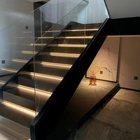 Escalier en L aux normes américaines, escalier à double poutre latérale, escalier en bois, escalier à poutre en U pour villa