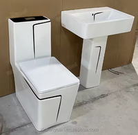 Ensemble de base de toilettes en céramique intégrée moderne, équipement sanitaire à double chasse pour villa, design à siphon en P, vente en gros depuis le Guangdong